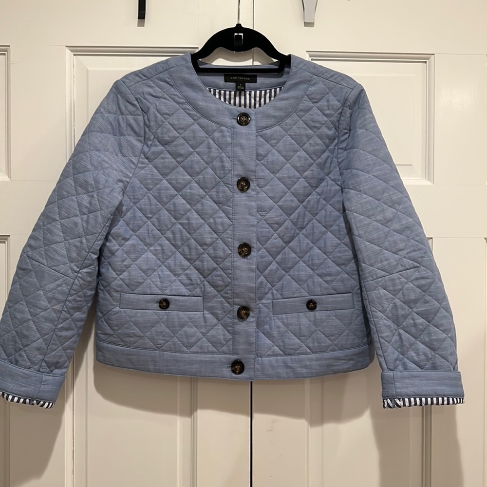 New with no tags, never worn. Ann Taylor quilted jacket size 8.